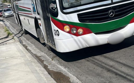 Un colectivo de Patagonia Argentina se averió mientras circulaba por avenida Rivadavia