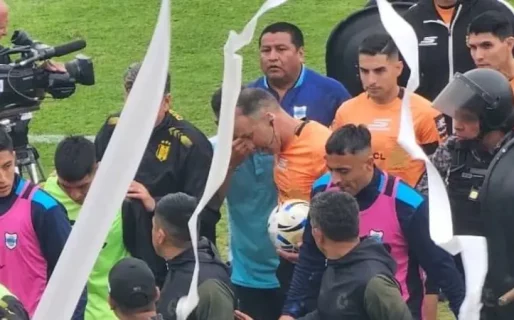 Escándalo en el Ascenso: el árbitro denunció amenazas y suspendió el duelo entre Gimnasia de Jujuy y Deportivo Madryn