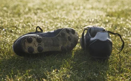 El Merendero Arcoiris busca donaciones de zapatillas para dos adolescentes