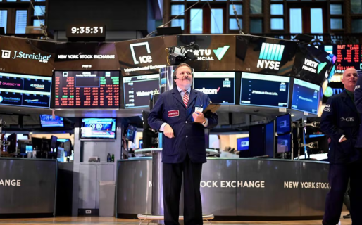 El dólar oficial superó los $1500 en el Banco Nación y el mayorista quedó al borde del techo de la banda