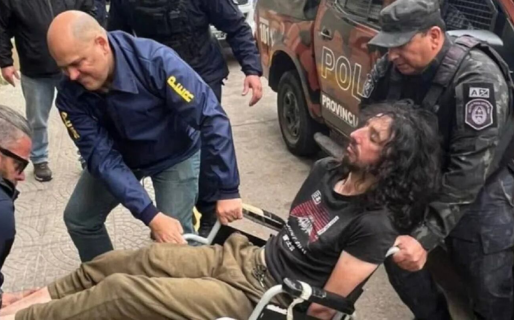 El doble femicida de Córdoba volvió a hablar durante un traslado: «Solo fui a rescatar a mi hijo»