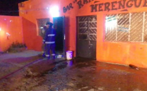 Un bar del barrio Las Flores sufrió un ataque con fuego: hallaron restos de botella y combustible