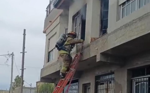 Un cortocircuito provocó un incendio en una casa de barrio Las Américas: no hubo heridos