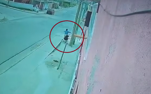 Violentó a una chica que esperaba el colectivo para robarle