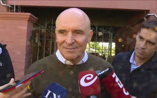 Espert votó tras renunciar a su candidatura y evitó hablar sobre su vínculo con Machado