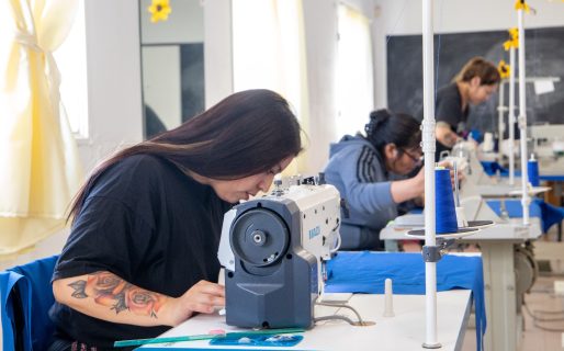 El Centro de Promoción Laboral fortalece la confección de indumentaria para el personal municipal