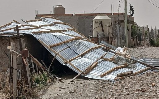 Vecinos de Las Américas piden la intervención de Defensa Civil por las voladuras de techos y explosiones de vidrios