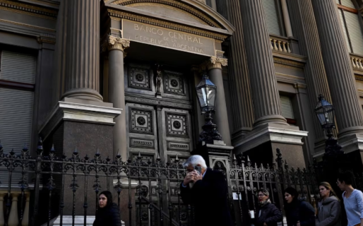 Los analistas prevén que la inflación de octubre será de 2,2% y el dólar oficial cerrará el año en $1500