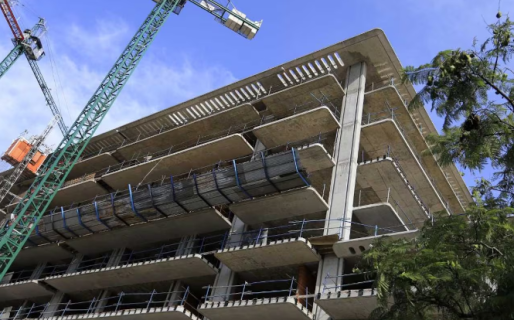 La construcción creció en septiembre, pero la industria registró una caída