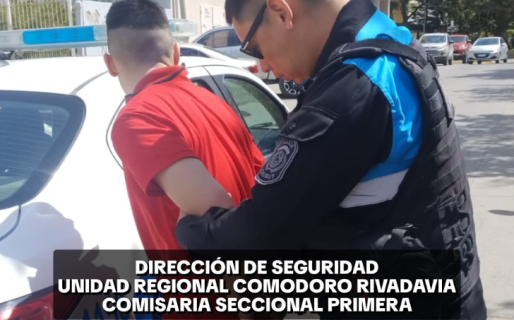 Lo atraparon rompiendo el vidrio de un vehículo para robar una bicicleta