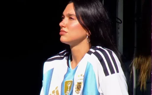 Dua Lipa dijo presente en el Superclásico entre Boca vs. River
