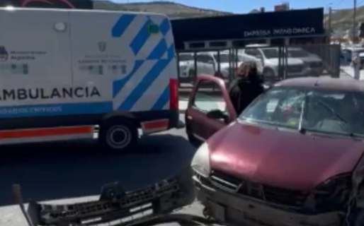 Un conductor resultó herido tras esquivar un auto que cruzó en rojo