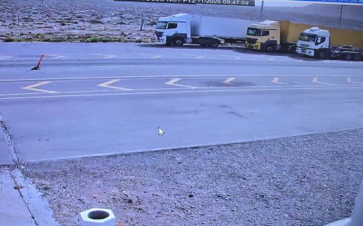 Infiernillo y Centenario complicados por el viento: Más de 20 camiones se encuentran varados por la alerta roja