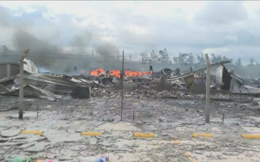 El intendente de Ezeiza confirmó que el humo del incendio no es tóxico y dejarán que el fuego se apague solo