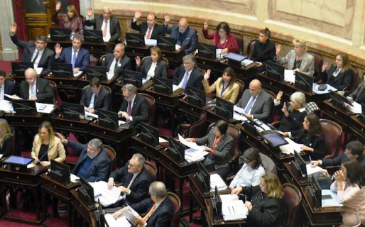 El peronismo presiona para sesionar y aprobar los cambios que limitan los DNU antes del recambio del Senado