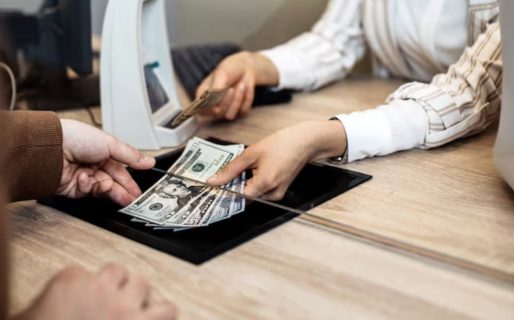 Sueldos en dólares: cada vez son más los trabajadores que eligen cobrar su salario en moneda extranjera