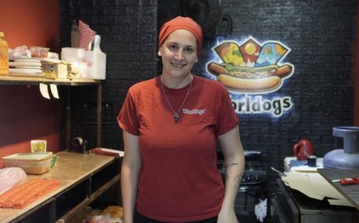 Tiene una deuda millonaria con ARCA por una estafa, empezó a vender panchos gourmet para pagarla y es furor