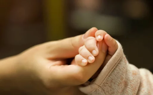 Buscan familias para brindar acogimiento transitorio a bebés