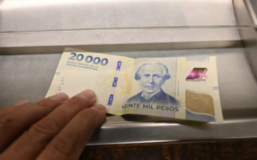 <strong>El billete de $20.000 cumple un año en circulación: qué se podía comprar cuando salió y para qué alcanza hoy</strong>