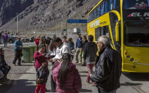 Asalto comando a un micro con 60 mendocinos que viajaban en un tour de compras a Chile
