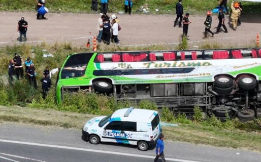 Volcó un micro que viajaba a un acto de Kicillof: dos muertos y heridos