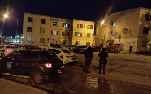 <strong>Comodoro: Múltiples allanamientos en las 1008 Viviendas por una causa de venta de drogas</strong>