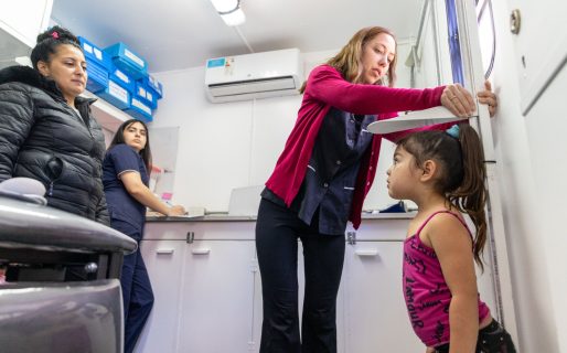 El tráiler de Salud Municipal comenzó con las atenciones en el Centro de la ciudad