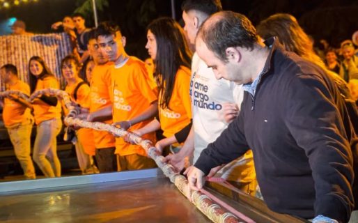 Tandil rompió una vez más el récord del salame más largo del mundo: midió 487,22 metros