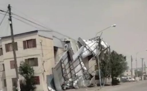 <strong>Se le voló el techo en las 1008 y quedó en la calle con su hija: “No tenemos dónde ir”</strong>