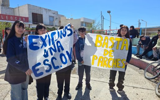 Cloacas, techo roto y sin gas: así estudian los alumnos de la escuela 7702 en km8