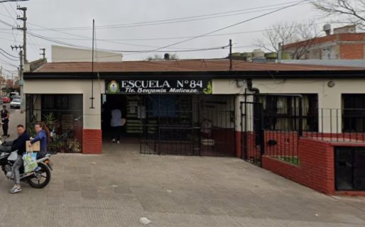 Una maestra de primaria fue atacada a golpes por la madre de un alumno y podría perder un ojo