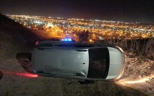 Manejaba alcoholizado y terminó arriba de la vereda