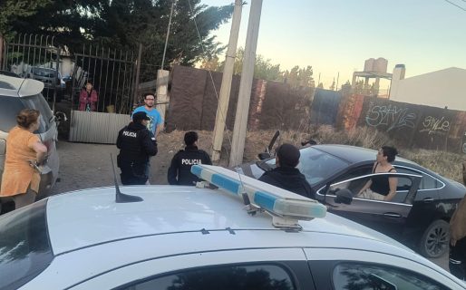 Un vecino atacó a otro con un palo por una obra en construcción y terminó detenido