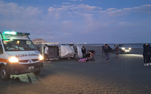 Vuelco en la costa de Stella Maris dejó dos heridos: ambos fueron trasladados al Hospital