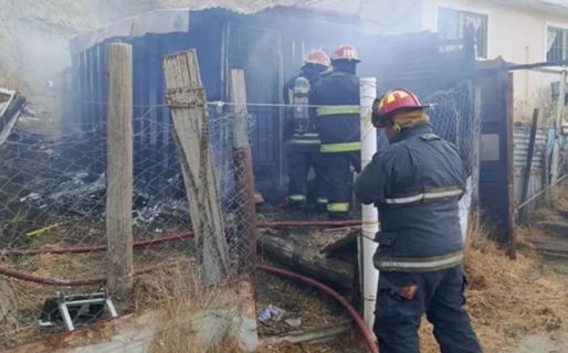 Incendio en vivienda prefabricada del Rincón del Diablo: investigan amenazas al propietario