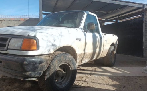 Dejó su camioneta afuera de un club y se la robaron