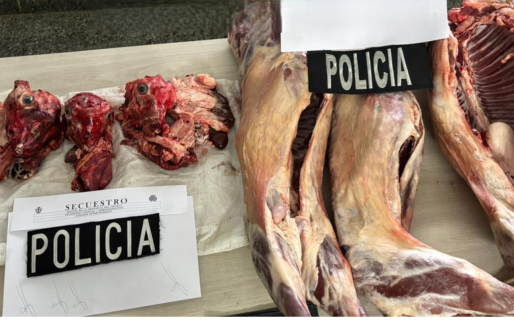 Les debía una bolsa de alimento para perros y dos kilos de chorizo, y le robaron tres chivitos para saldar la deuda