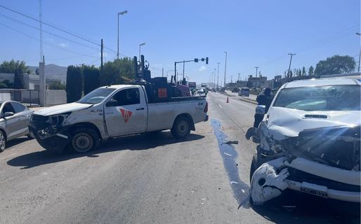 Un choque entre dos camionetas en Avenida Yrigoyen deja tres heridos