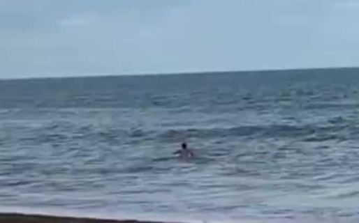 Rescataron a dos niñas arrastradas por la corriente en Playa Unión