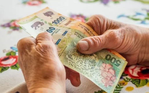 Un cuarto de la población de ingresos bajos se endeudó con familiares o amigos para mantener el hogar en el primer semestre