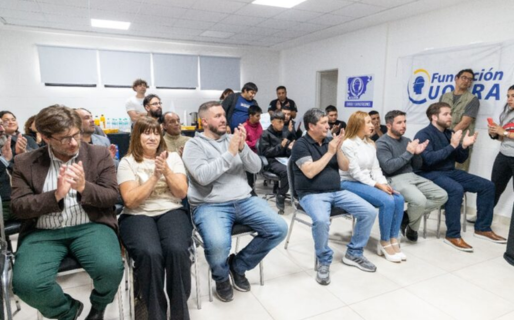 Se concretó la entrega de certificados de capacitación en máquinas viales para hombres y mujeres