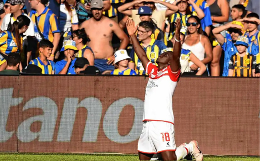 Estudiantes eliminó a Rosario Central y se asoma como candidato al título