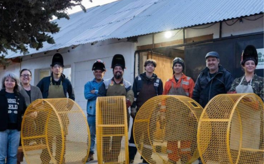 Herreros del IFP Nº652 entregaron canastos solidarios al Club de Leones