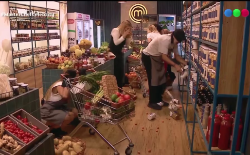 Caos en el mercado de MasterChef Celebrity: los famosos entraron a ciegas y terminaron haciendo un desastre