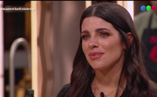 Valentina Cervantes renunció a MasterChef Celebrity para volver con Enzo Fernández y sus hijos: su llanto en la despedida