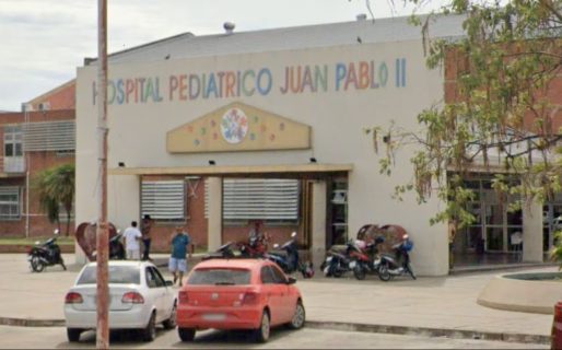 Su hija le dijo que le dolía un ojo y al revisarla descubrió que tenía gusanos en la cabeza