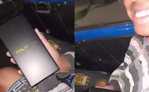 Un padre emocionado conmovió a todos al felicitar a su hijo por comprarse su primer celular