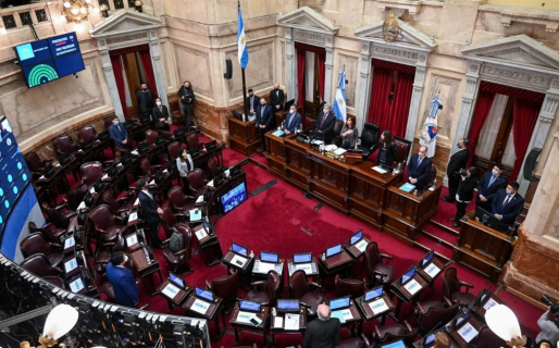 Senado: la oposición logró avanzar con la ley que limita los DNU y el debate pasará al recinto
