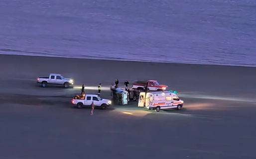 Bomberos rescataron a dos personas que quedaron atrapadas tras un vuelco