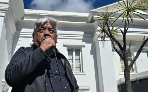 Petroleros izo una bandera negra tras la retirada de YPF de Comodoro: “Es la bandera de la vergüenza” 